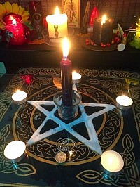 Le rituel d'amour avec [Nom] est une pratique puissante et efficace pour attirer l'amour ou renforcer une relation sentimentale. Basé sur des traditions ancestrales et des techniques spirituelles, ce rituel permet de créer une connexion profonde avec l'être aimé, d'ouvrir les énergies de l'univers et de favoriser l'harmonie dans votre vie amoureuse. Que ce soit pour ravir la flamme ou attirer une nouvelle rencontre, ce rituel offre des solutions personnalisées pour chaque situation amoureuse.