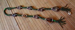 La géomancie traditionnelle est un art divinatoire ancestral profondément enraciné dans les cultures africaines, notamment au Bénin. Elle consiste à interpréter des figures tracées dans le sable ou sur d'autres supports naturels, révélant des messages spirituels et des réponses aux interrogations de la vie. Cette pratique offre une guidance précieuse pour prendre des décisions, équilibrer les énergies et mieux comprendre son avenir. Véritable héritage culturel, la géomancie traditionnelle est une source de sagesse spirituelle à découvrir et à préserver, unissant les générations à travers des rituels riches de sens.