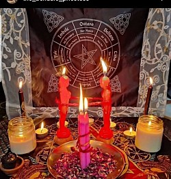 Manifestation rapide de l'amour Le mais principal de ce rituel est d'attirer rapidement l'amour dans votre vie. En vous concentrant sur vos désirs amoureux et en utilisant des outils symboliques (bougies, cristaux, huiles), vous créez un environnement propice à l'amour.  2. Clarification des intentions amoureuses Un rituel d'amour réussi repose sur la clarification de vos intentions. Il est essentiel de savoir ce que vous recherchez dans une relation. La clarté d'intention permet de concentrer votre énergie sur ce que vous souhaitez vraiment.  3. Élévation de la vibration énergétique Pour attirer l'amour, il est important d'élever votre fréquence vibratoire. Les rituels permettent d'aligner votre énergie sur des pensées positives et des émotions d'amour, créant ainsi un champ magnétique favorable à l'attraction de relations amoureuses.  4. Utilisation de la loi de l'attraction La loi de l'attraction joue un rôle crucial dans l'efficacité des rituels d'amour. Lorsque vous émettez des pensées et des émotions positives, vous vous habillez naturellement ce que vous désirez, et comprenez l'amour. Un rituel renforce cette loi en vous aidant à manifester l'amour de manière ciblée.  5. Symboles d'amour et objets magiques L'utilisation de symboles puissants, comme les bougies rouges, le quartz rose ou des herbes comme la lavande, favorisent l'attraction de l'amour. Ces objets sont privilégiés comme des conducteurs d'énergie positive et amoureuse.  6. Action rapide et concrète Un rituel d'amour efficace encourage à prendre des actions concrètes et à se préparer à recevoir l'amour. Cela peut inclure la rencontre de nouvelles personnes, l'ouverture à de nouvelles expériences, ou simplement la pratique de l'auto-amour. WhatsApp : 00229-016-7106-322   Contact Adresse  Rue des amazones, maison Zougan, Savè  Contact  Email : zoungans@gmail.com